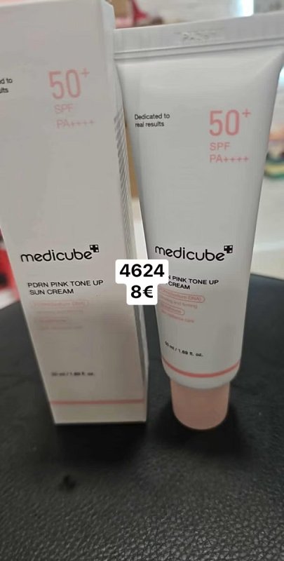 Opaľovací krém s rozjasňujúcim účinkom Medicube 4624