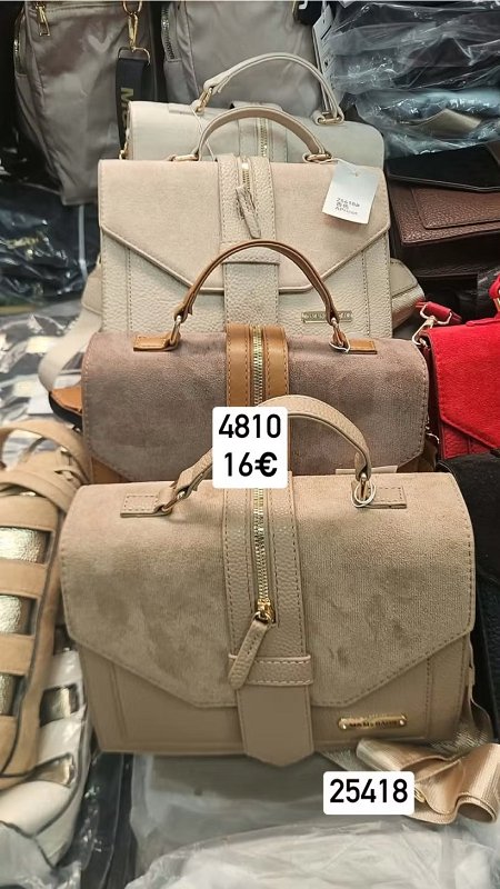 Crossbody semisova kabelka so zipsom 4810