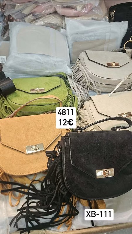 Crossbody semisova kabelka so strapcami 4811