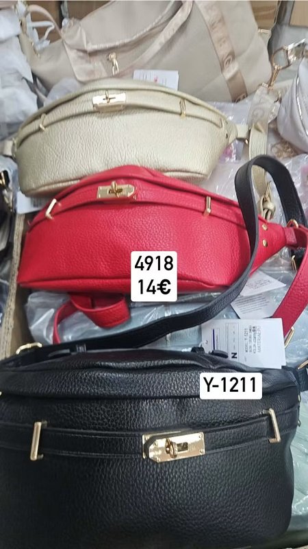 Ladvinka s prackou 4918