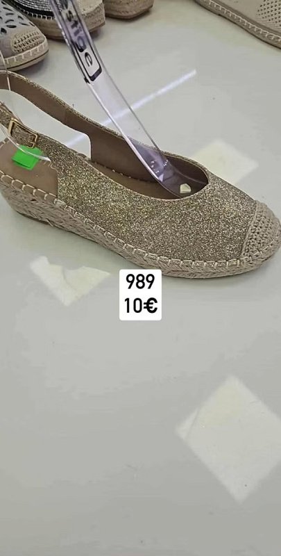 Leskle sandale na vyssej platforme 989