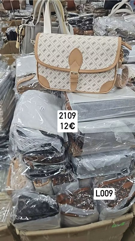Crossbody kabelka s opaskovym ramienkom Gues 2109