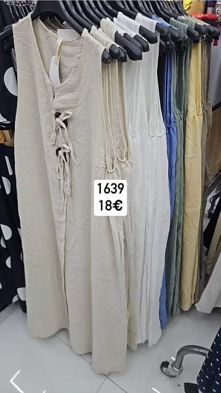 Dlhe saty bez ramienok s gombikmi 1639