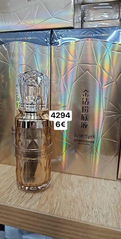 Tekuty makeup s diamantovym efektom  4294