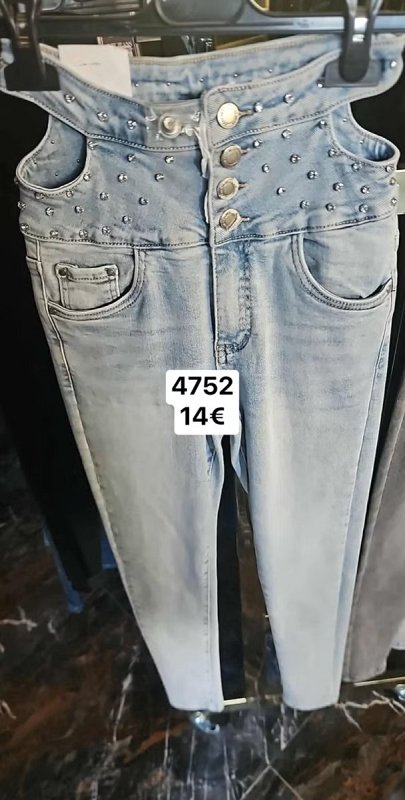 Omladzujuci a spevnujuci krem na tvar 3385