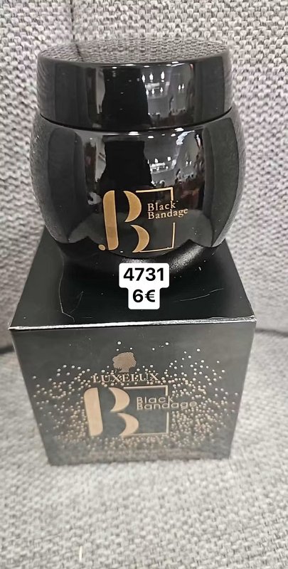 Nocny krem na tvar Black Bandage 4731