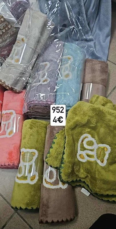Stredny uterak macko 952