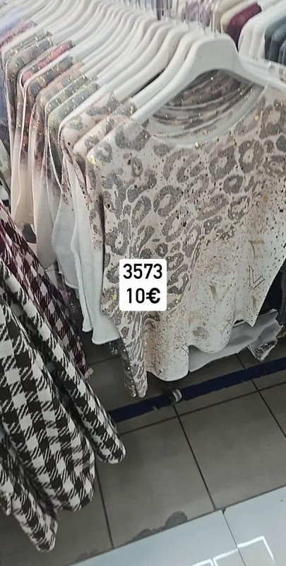 Hackovany top bez rukavov dole strapce 1392