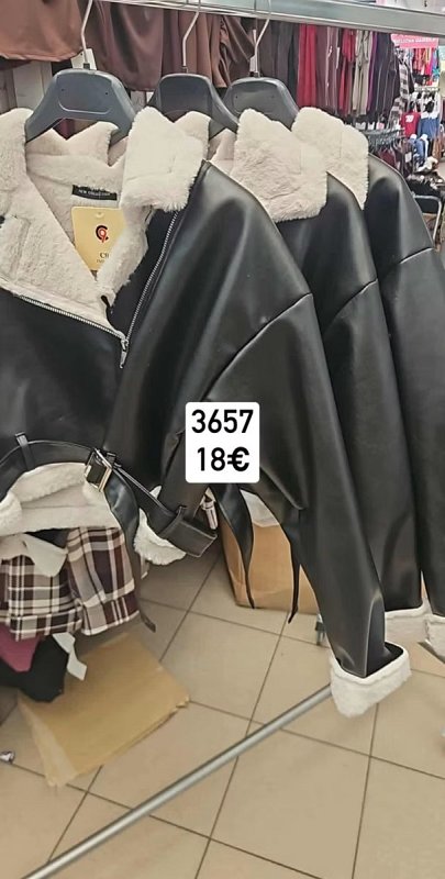 Top s kratkym rukavom hackovane rukavy Amazing 1476