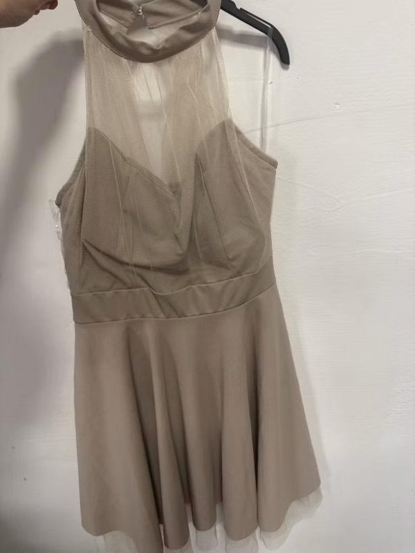 Elegantne saty s tylom 3169