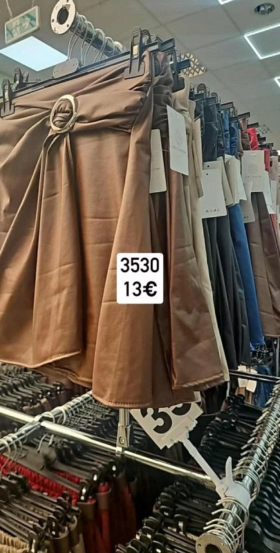 Riflova vesta s retiazkami okolo krku 1350