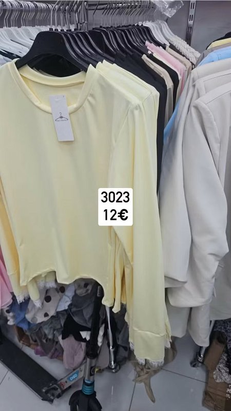 Jednofarebny top s cipkou 3023