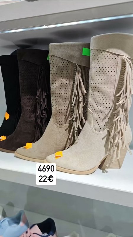 Semisove cizmy na opätku so strapcami 4690