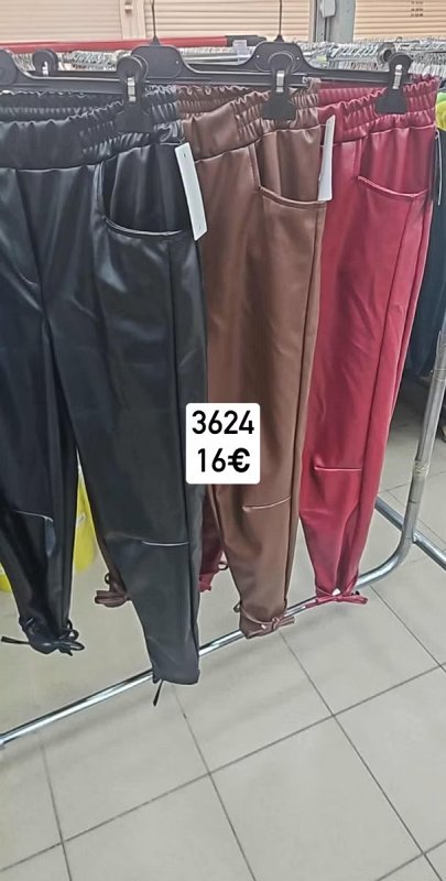 Lanova bluzka s flitrovanym vreckom 1442